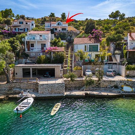 Vila Tudor Bobovisca Exteriér fotografie